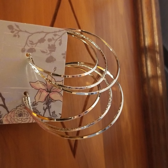 New large silver hoop earrings. - Picture 5 of 6